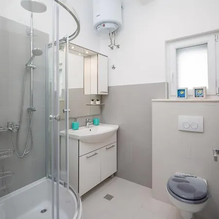 House With A Parking Space Kanica, - 17600 펜션 *