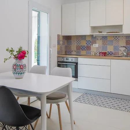 度假居 House With A Parking Space Kanica, - 17600 *