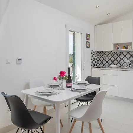 펜션 House With A Parking Space Kanica, - 17600 *