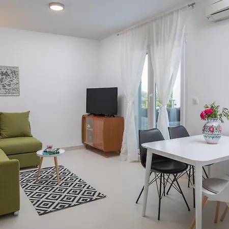 펜션 House With A Parking Space Kanica, - 17600