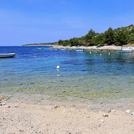 House With A Parking Space Kanica, - 17600 로고즈니차