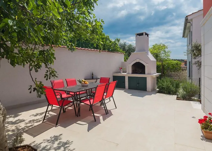 House With A Parking Space Kanica, - 17600 *