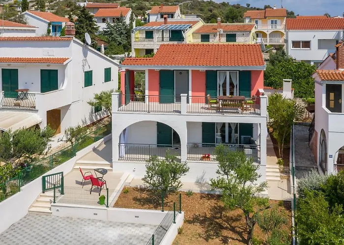 House With A Parking Space Kanica, - 17600 Vakantiehuis