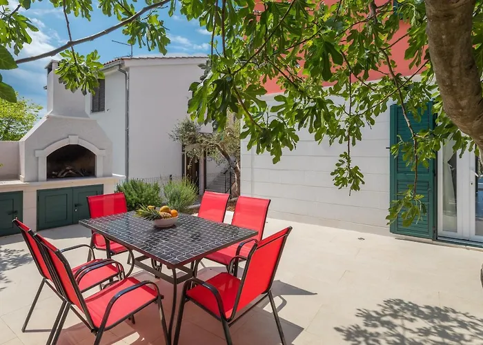 House With A Parking Space Kanica, - 17600 Vakantiehuis